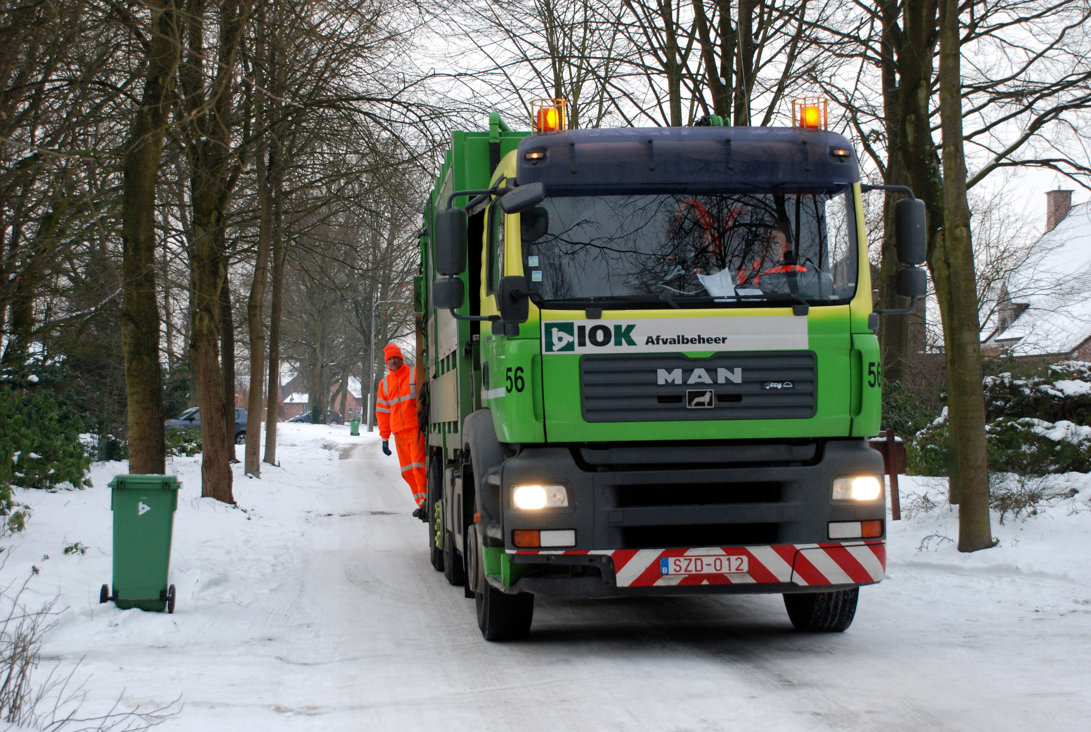 ophaalwagen in de sneeuw