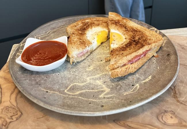 croque met ei in het midden