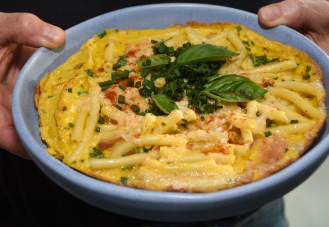 Frittata gemaakt van pasta