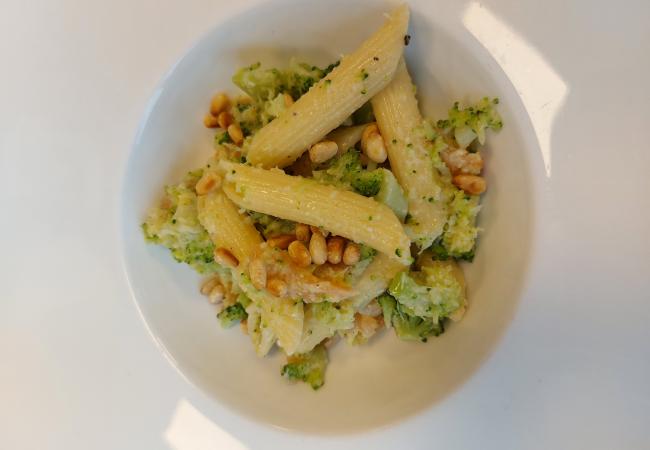 pasta met broccolipesto en gerookte zalm